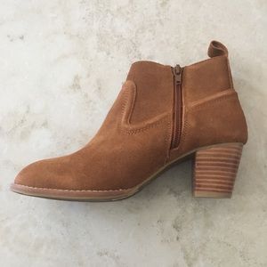 NWT tan suede DV by Dolce Vita Jamison ankle boot